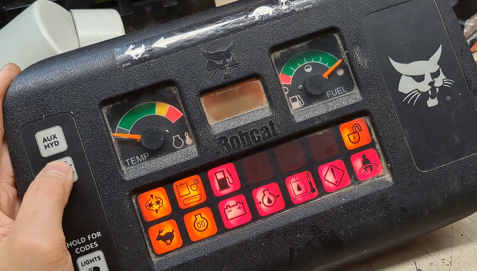 Deutz Fahr Agrotron traktorin mittariston huolto ja korjaus