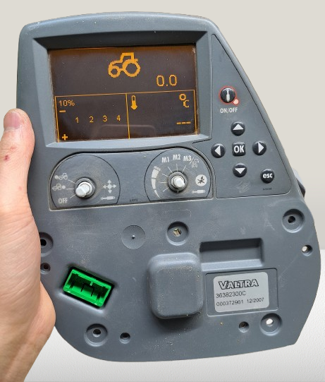 Valtra Valmet 36382300CC ohjainyksikön huolto ja korjaus