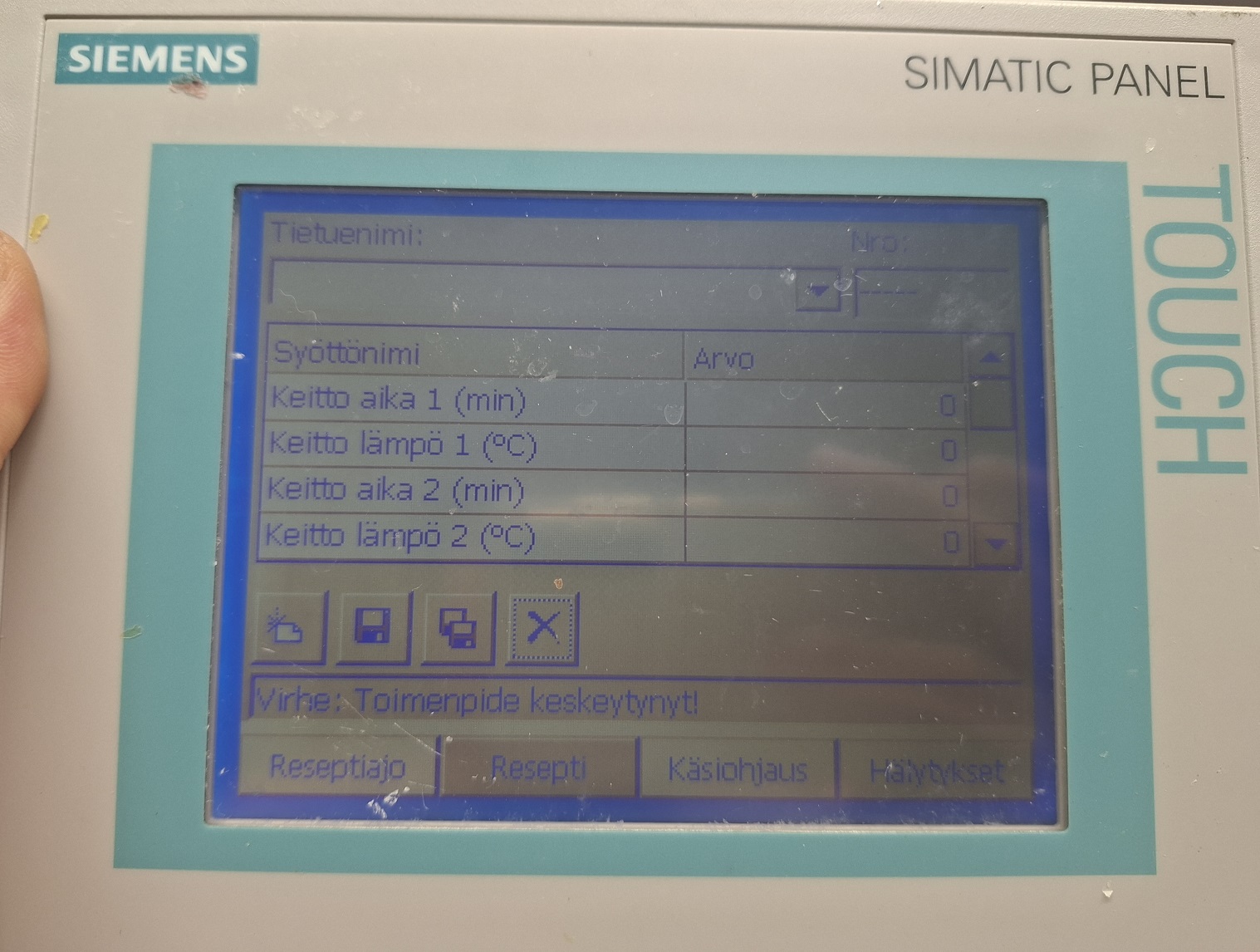 Teollisuuden linjan Siemens Simatic Panel ohjauspaneelin vianhaku ja korjaus.